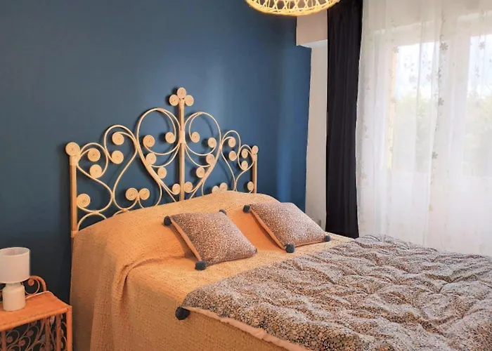 Appt De Charme Close To The With Terrace