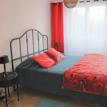 Apartment Appt De Charme Close To The With Terrace