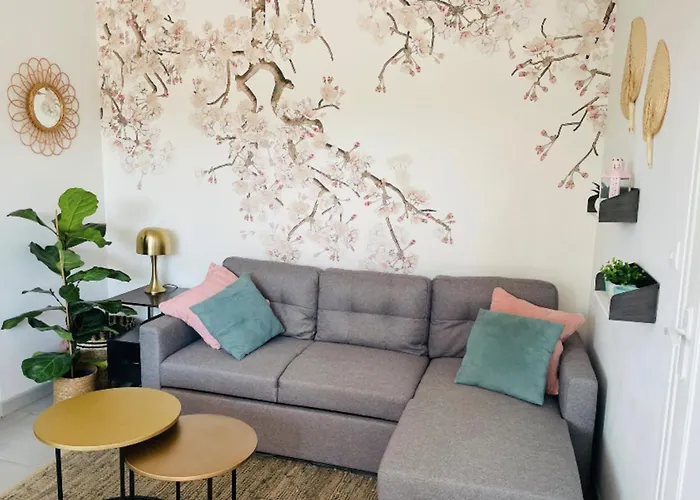 Appt De Charme Close To The With Terrace Apartment *