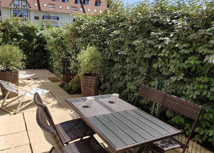 Apartment Appt De Charme Close To The With Terrace